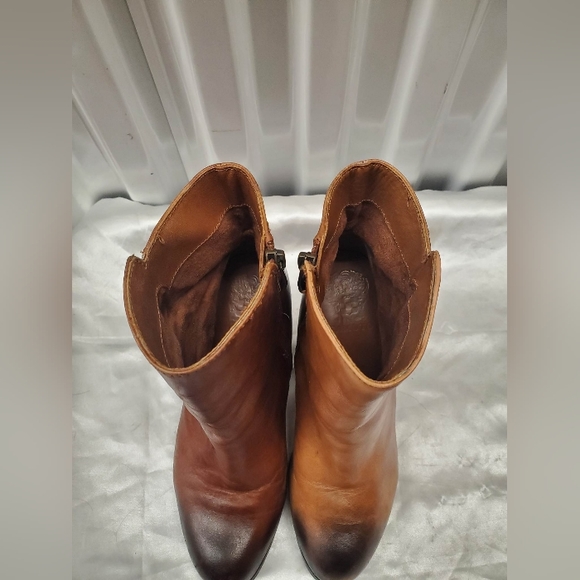 Vince Camuto "Hadley" leather booties - Picture 4 of 15